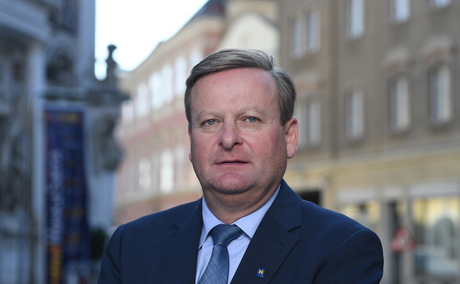 Sicherheits-Landesrat Gottfried Waldhäusl widerlegt die Kritik des roten Volksanwaltes